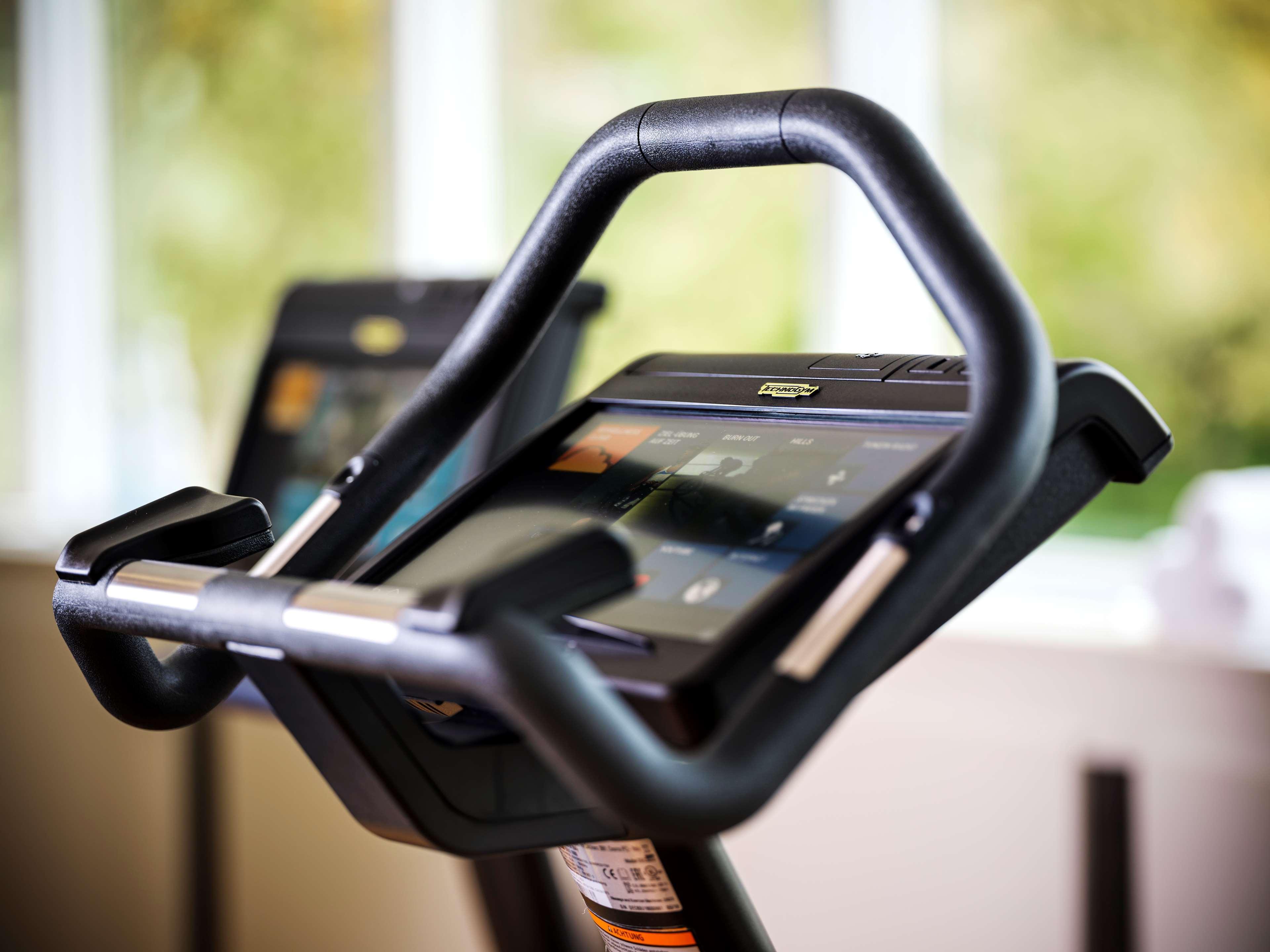 Parkhotel Bremen - Ein Mitglied Der Hommage Luxury Hotels Collection BRE Exterior foto A stationary bicycle with a tablet computer