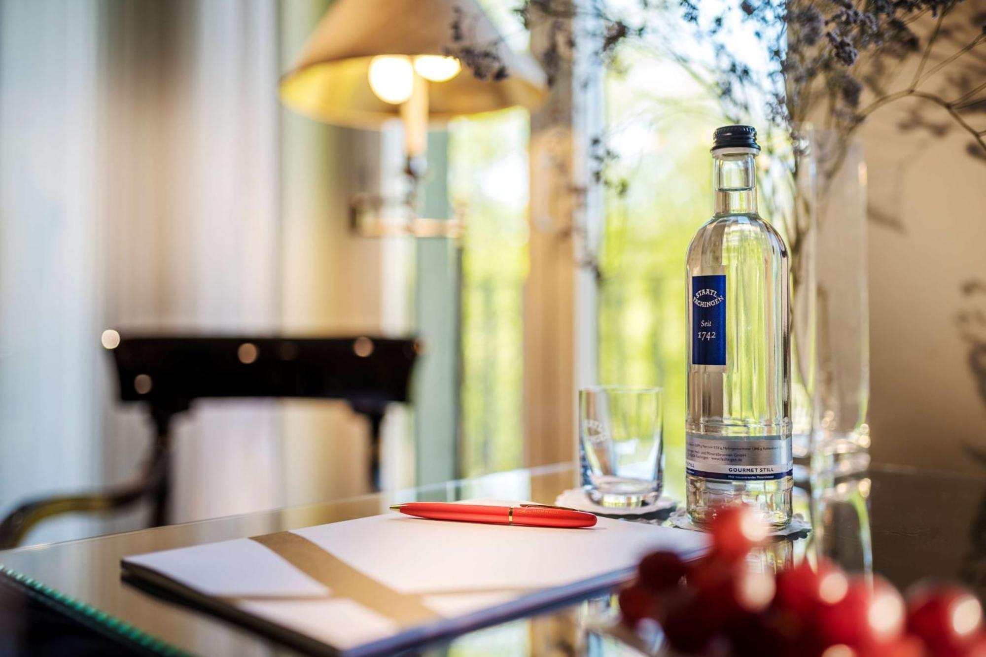Parkhotel Bremen - Ein Mitglied Der Hommage Luxury Hotels Collection BRE Exterior foto A bottle of water